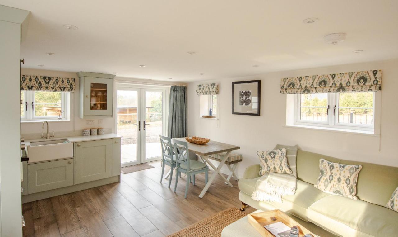 Finwood Green Farm Holiday Cottages-The Calf Shed And The Milk Parlour Henley-in-Arden Exterior photo