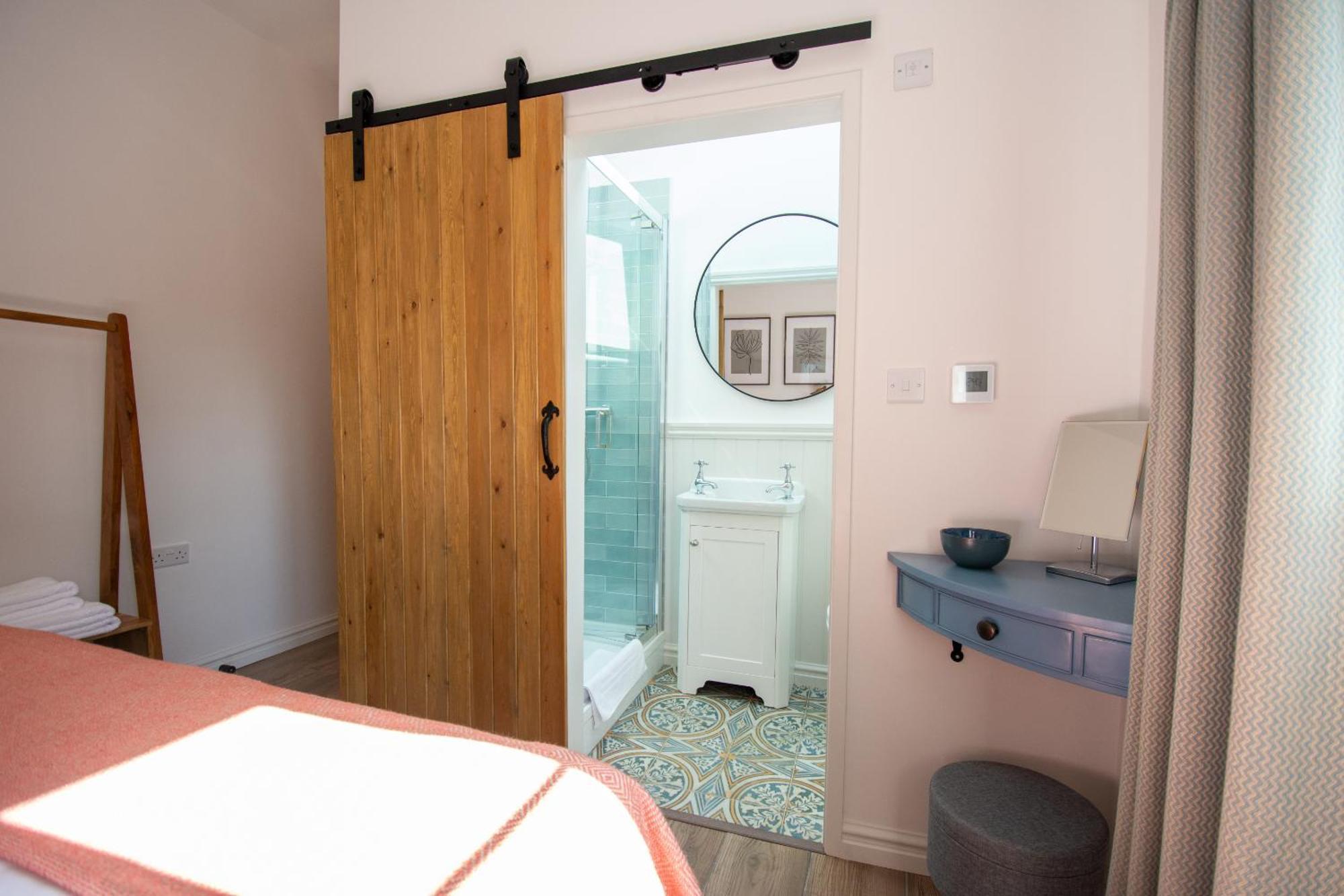 Finwood Green Farm Holiday Cottages-The Calf Shed And The Milk Parlour Henley-in-Arden Room photo
